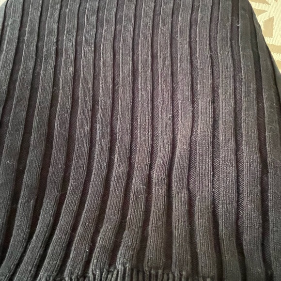 Telluride Clothing Co  Black  v-neck long sleeve ribbed sweater - Picture 8 of 15